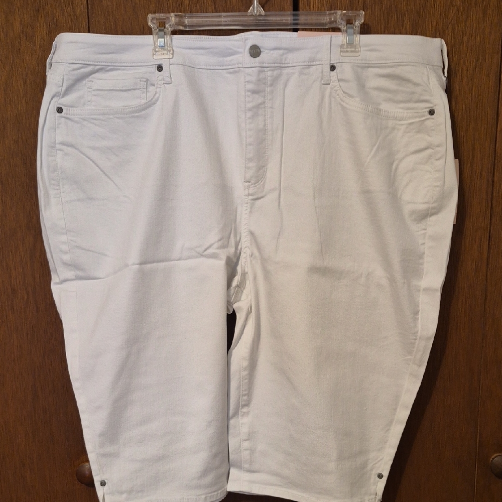 NWT NYDJ Womens White Denim Bike Capri Shorts Lift & Tuck Technology SZ 24W